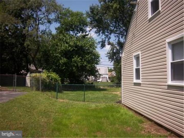116 Upland Road Brookhaven, PA 19015 - Photo 5 of 24 Exterior Side