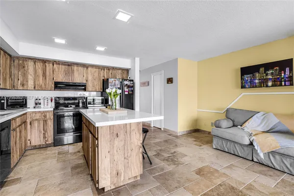 $3,100 | 1424 Northwest 113th Way, Pembroke Pines, FL 33026