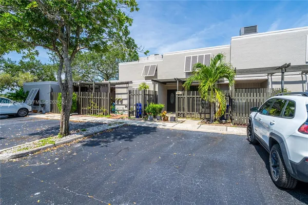 $3,100 | 1424 Northwest 113th Way, Pembroke Pines, FL 33026