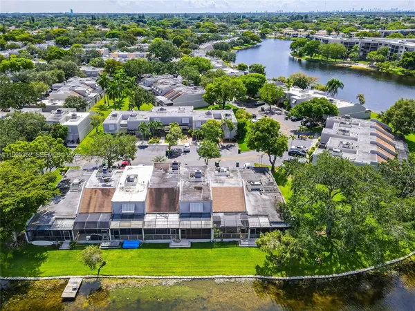 $3,100 | 1424 Northwest 113th Way, Pembroke Pines, FL 33026