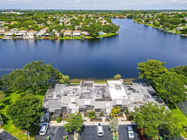 $3,100 | 1424 Northwest 113th Way, Pembroke Pines, FL 33026