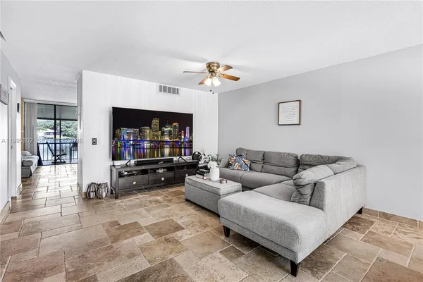 $3,100 | 1424 Northwest 113th Way, Pembroke Pines, FL 33026