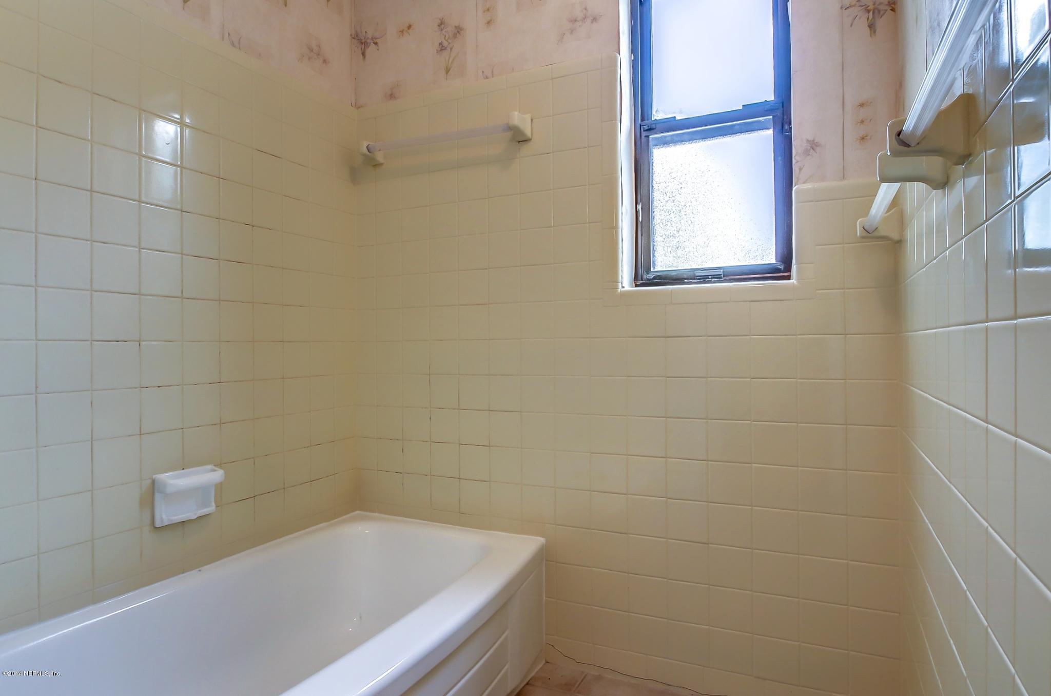 2716 Adele Road Jacksonville, FL 32216 - Photo 18 of 23 Bath 2