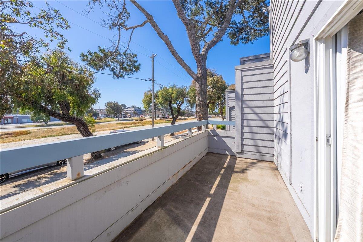 3095 Marina Drive, Unit 2 Marina, CA 93933 - Photo 19 of 25 a view of a balcony with yard and sitting area