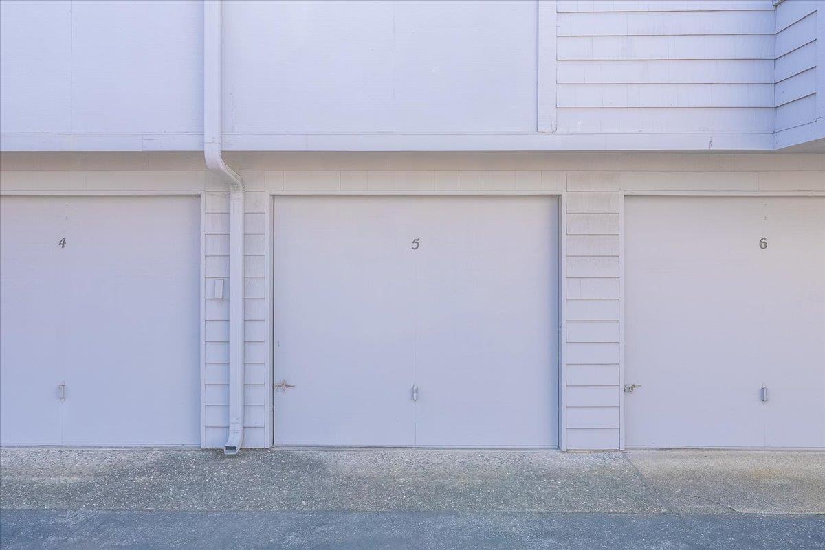 3095 Marina Drive, Unit 2 Marina, CA 93933 - Photo 20 of 25 an empty room
