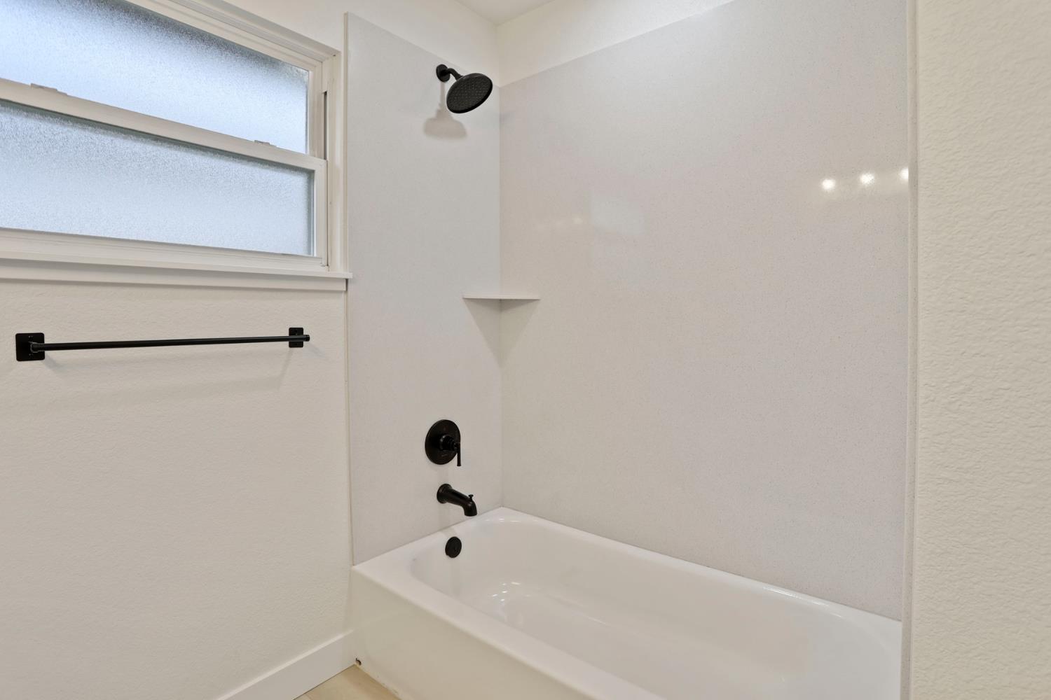 834 North Filbert Street Stockton, CA 95205 - Photo 20 of 22 a bathroom with a bathtub