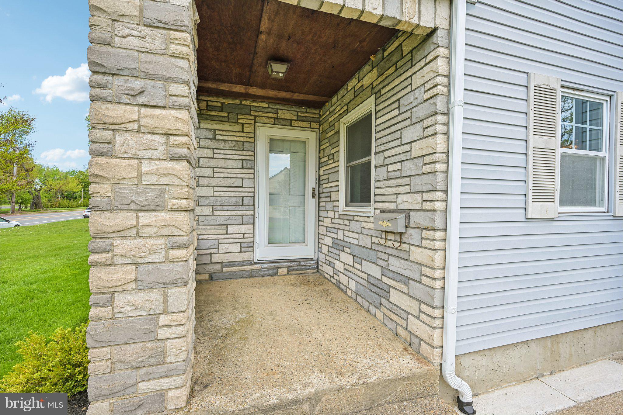 12209 Thornton Road Philadelphia, PA 19154 - Photo 20 of 22 Stone entryway
