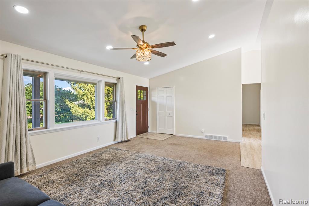 5466 North Webster Road Flint, MI 48504 - Photo 10 of 59