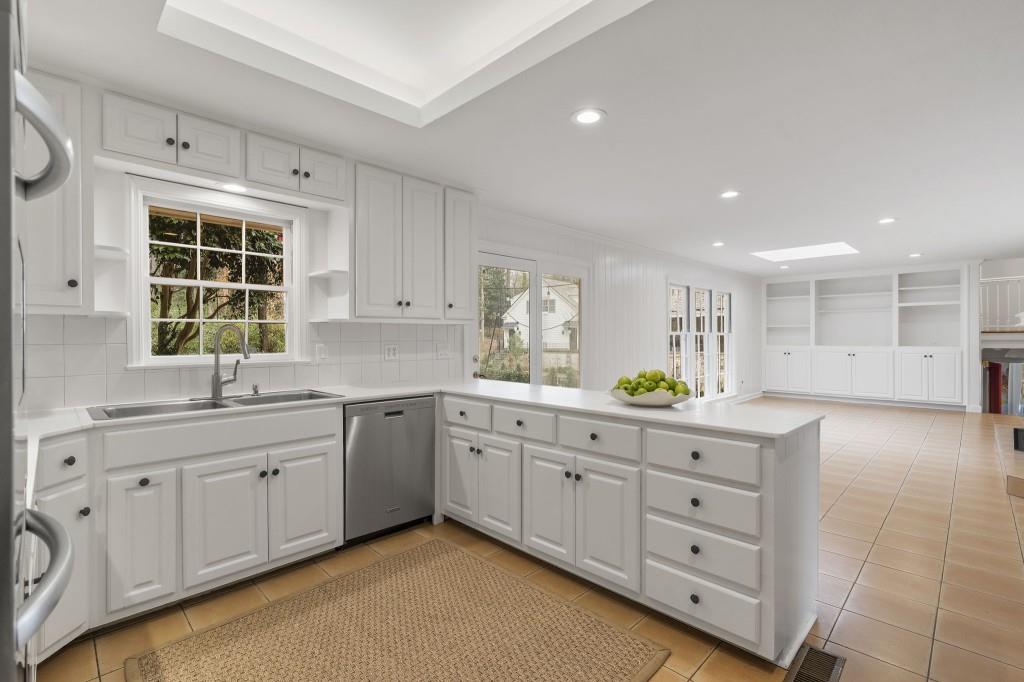 439 Broadland Road Northwest Atlanta, GA 30342 - Photo 15 of 73