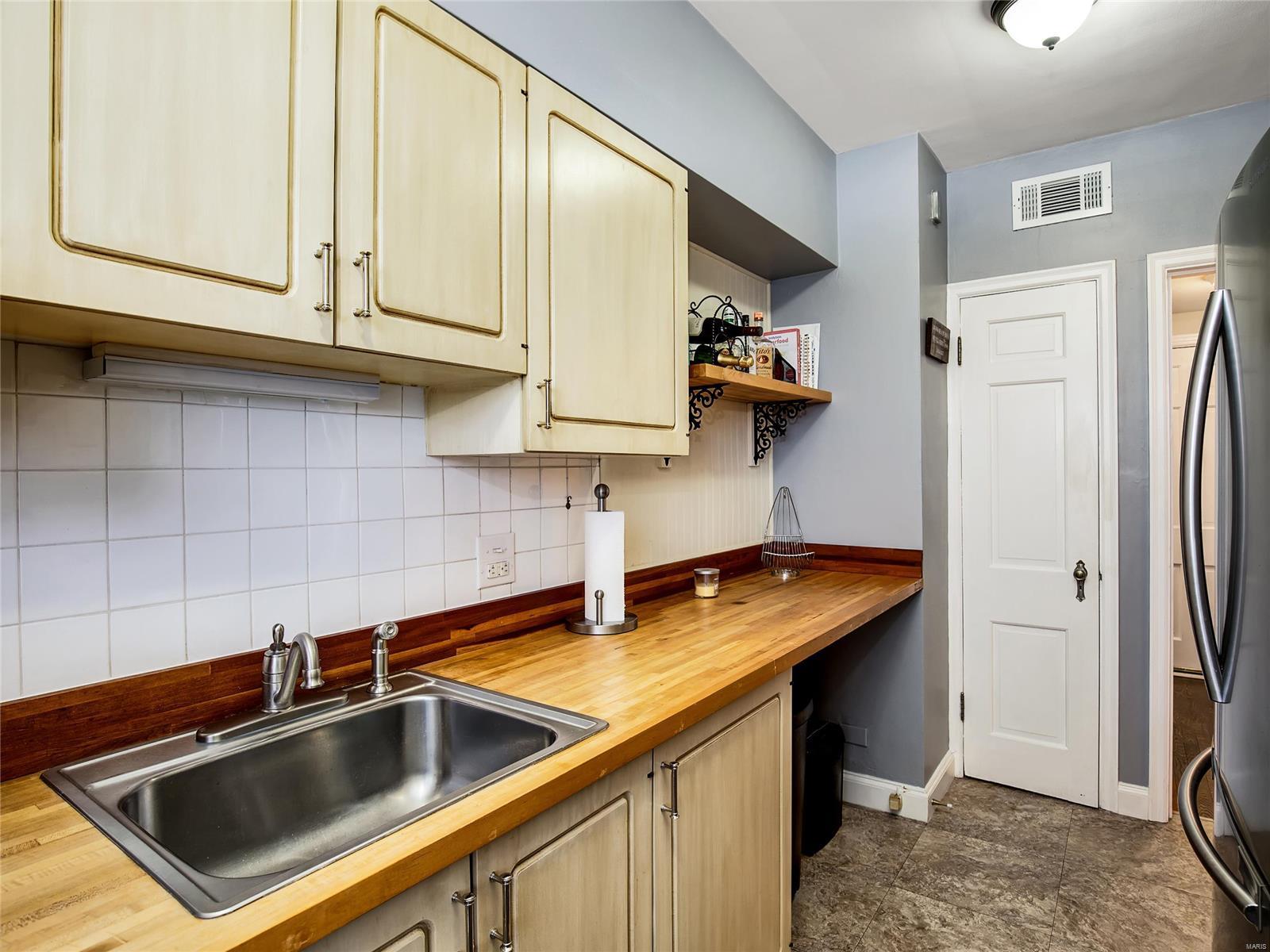 923 South Hanley Road, Unit F Clayton, MO 63105 - Photo 13 of 18 Gallery Image 13