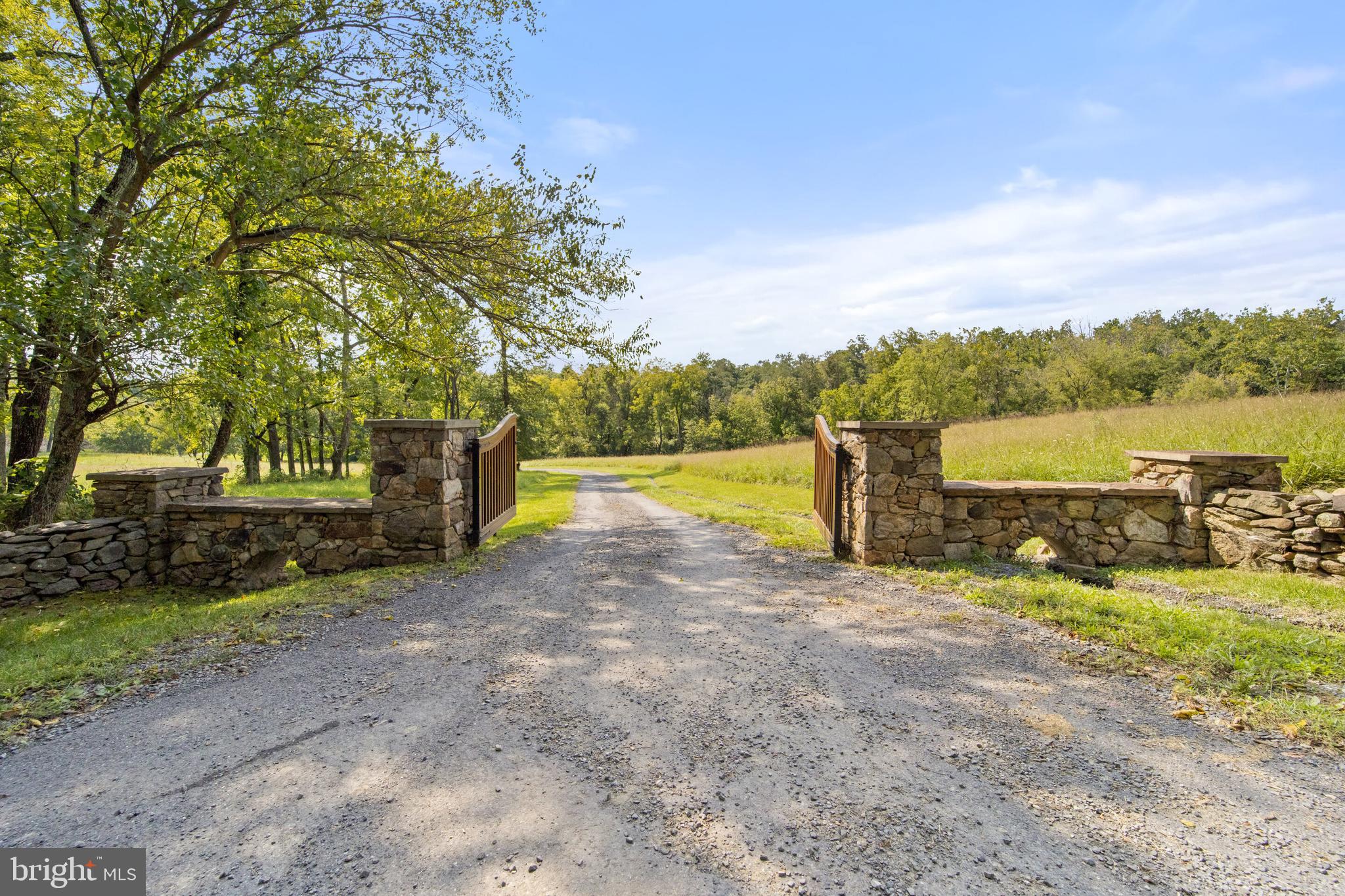 22855 Cobb House Road Middleburg, VA 20117 - Photo 3 of 34