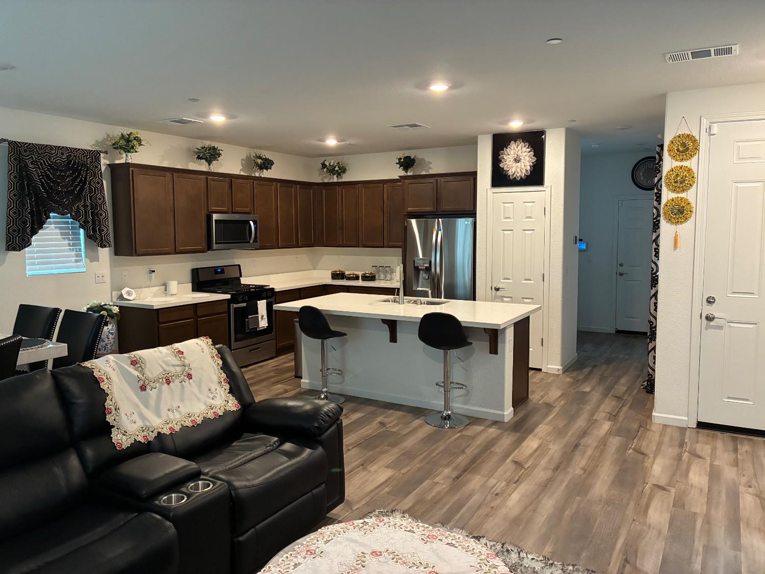 8150 Kramer Ranch Way Elk Grove, CA 95758 - Photo 2 of 21