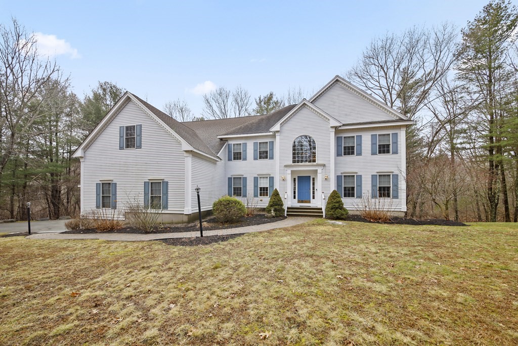 47 Locust Street Middleton, MA 01949 - Photo 3 of 42 Gallery Image 3