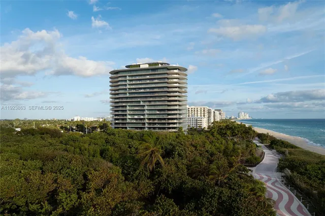 a view of building with a yard