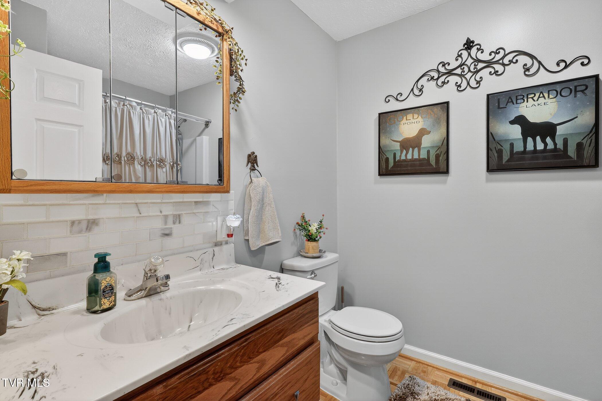 12138 Dettor Road Bristol, VA 24202 - Photo 10 of 52 IMG_2322
