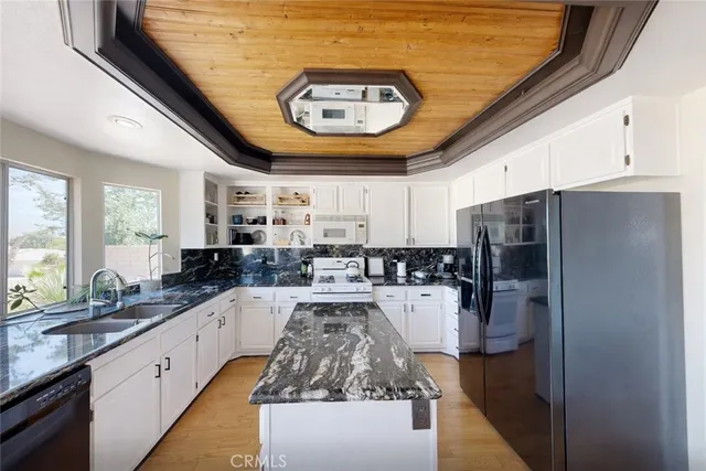 $3,495 | 5637 Redwood Avenue, Palmdale, CA 93551