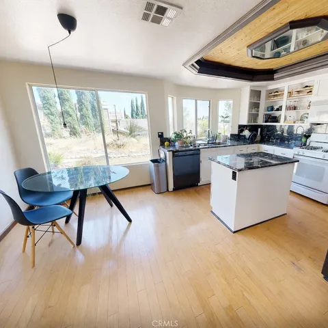 $3,495 | 5637 Redwood Avenue, Palmdale, CA 93551