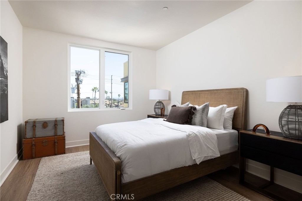 414 Main Street, Unit 330 Huntington Beach, CA 92648 - Photo 16 of 42 a bedroom with a bed and window