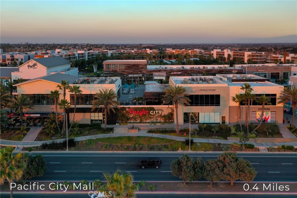 414 Main Street, Unit 330 Huntington Beach, CA 92648 - Photo 37 of 42 an aerial view of a