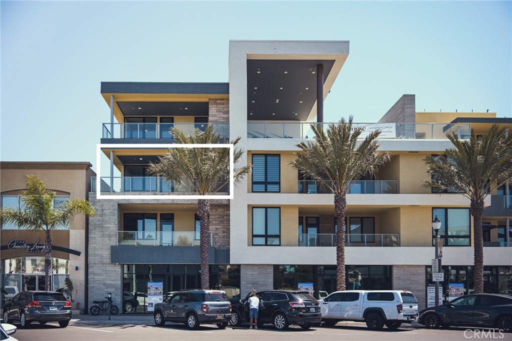 414 Main Street, Unit 330 Huntington Beach, CA 92648 - Photo 41 of 42 a front view of a building with street view