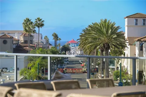 $2,088,000 | 414 Main Street, Unit 330, Huntington Beach, CA 92648