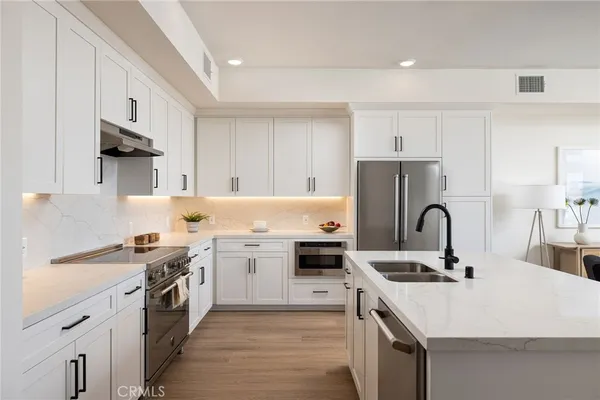 $2,088,000 | 414 Main Street, Unit 330, Huntington Beach, CA 92648