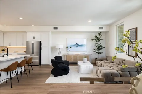 $2,088,000 | 414 Main Street, Unit 330, Huntington Beach, CA 92648
