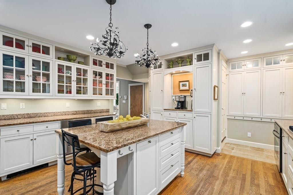 36 Edmunds Road Wellesley, MA 02481 - Photo 12 of 34