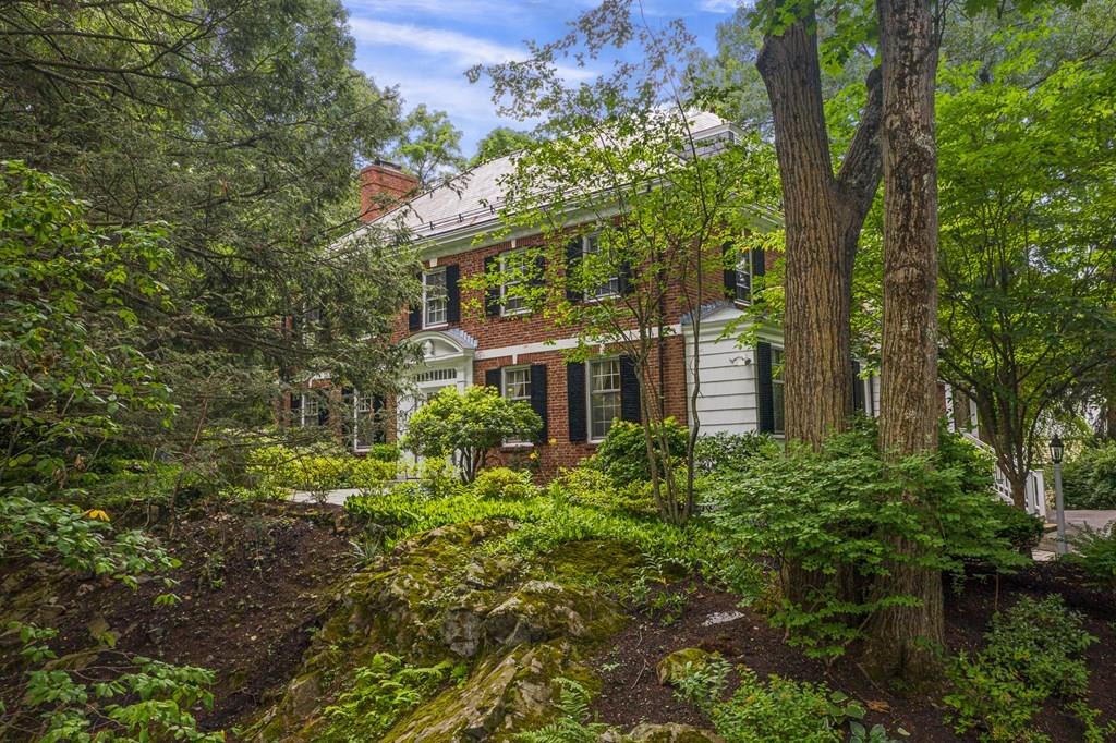 36 Edmunds Road Wellesley, MA 02481 - Photo 3 of 34