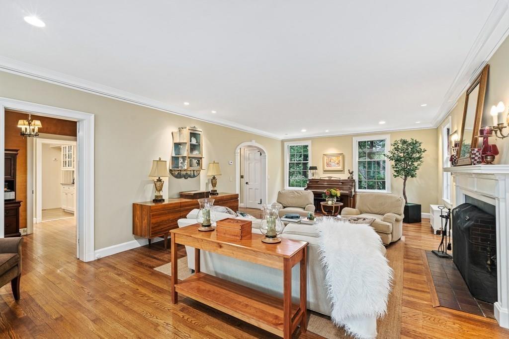 36 Edmunds Road Wellesley, MA 02481 - Photo 7 of 34