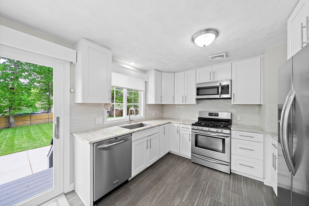 680 Old Warren Road Swansea, MA 02777 - Photo 4 of 24 Gallery Image 4