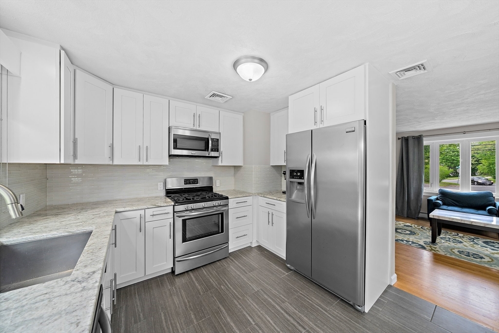 680 Old Warren Road Swansea, MA 02777 - Photo 5 of 24 Gallery Image 5