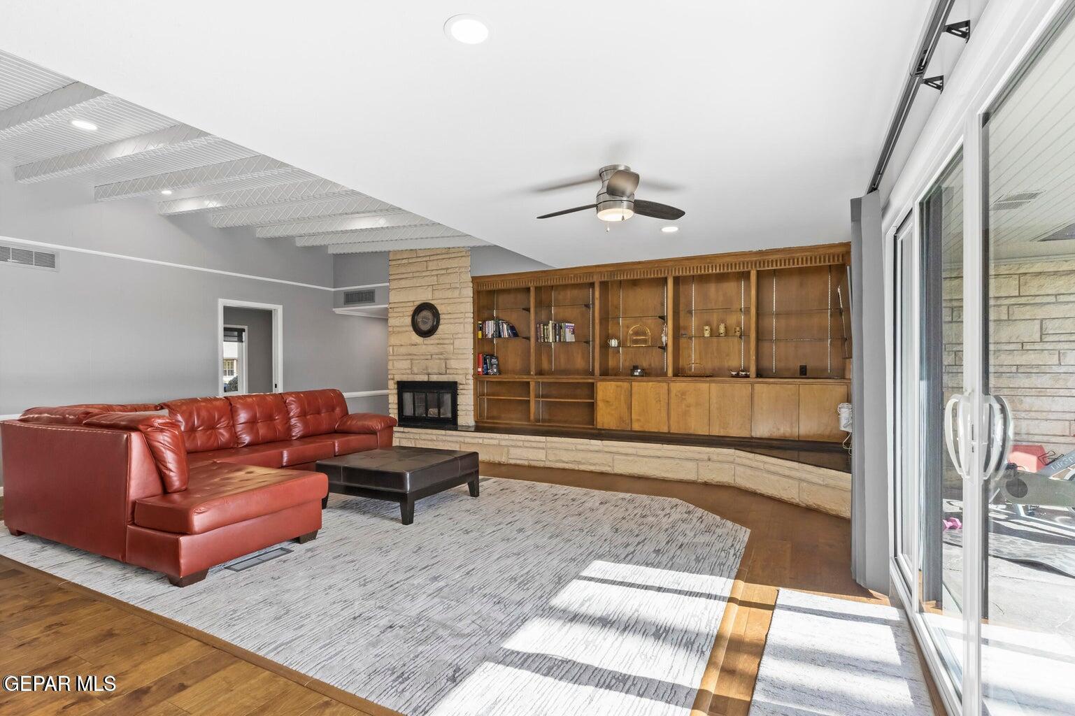 409 Springhill Circle El Paso, TX 79912 - Photo 11 of 44 20230615012149703366000000-o - Copy