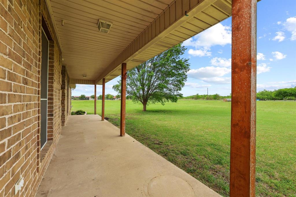 386 Scoggins Road Tioga, TX 76271 - Photo 9 of 30