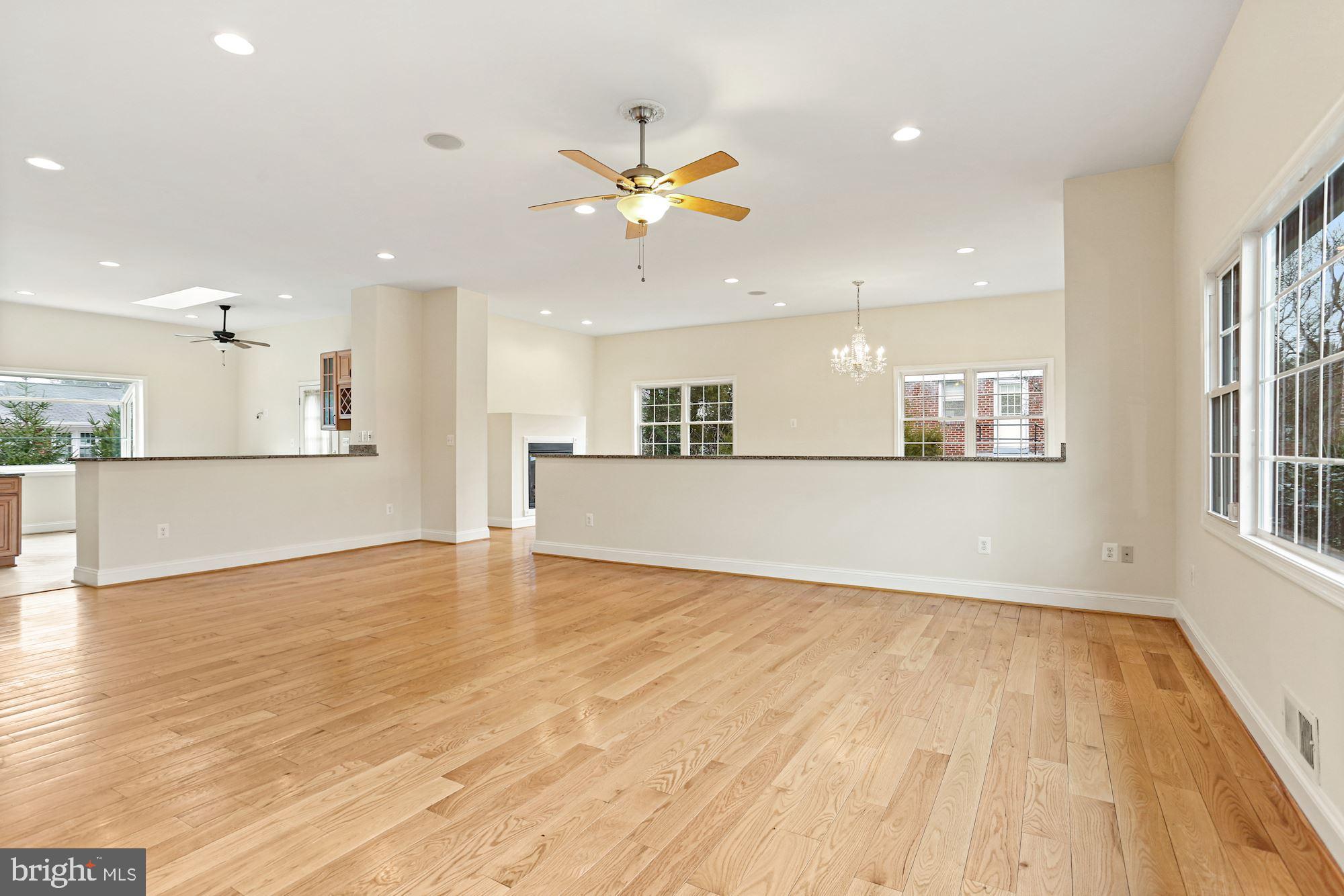 7118 Sea Cliff Road McLean, VA 22101 - Photo 5 of 35 Living Room