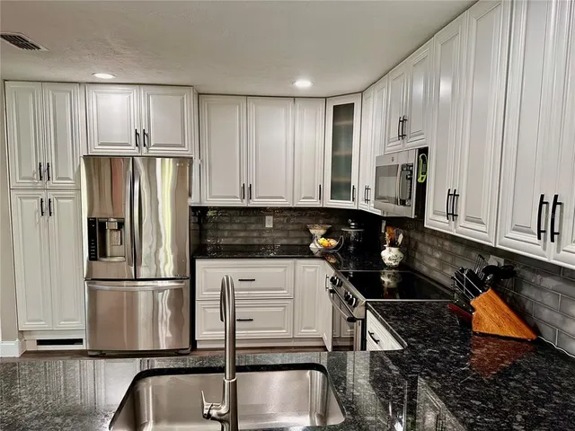 $650,000 | 559 Quintana Place Northeast, St. Petersburg, FL 33703