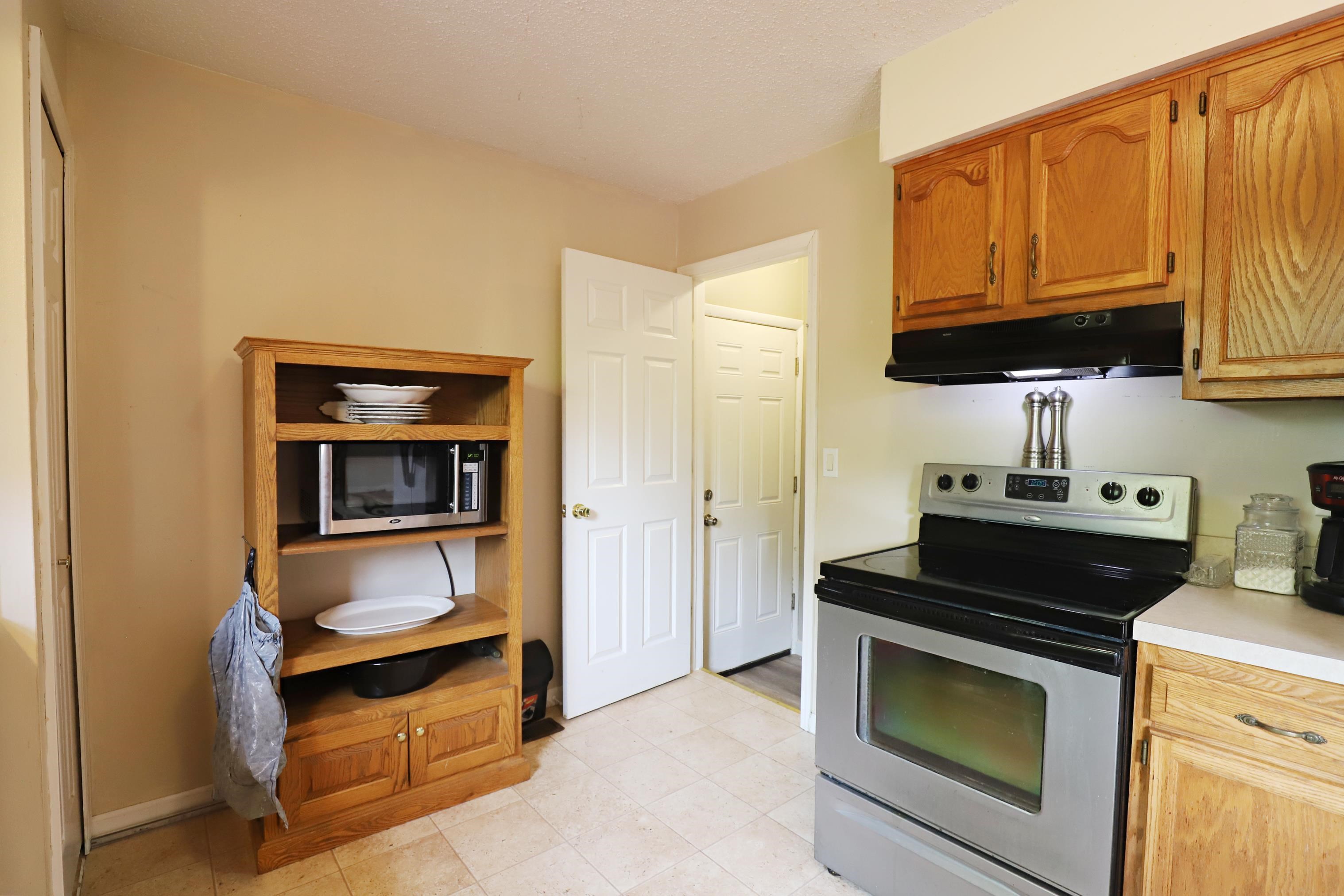 1029 North Linden Road Flint, MI 48532 - Photo 14 of 30 50176314-eb32b867-2e3d-41a8-9eaf-d2b87be9ea09.JPG