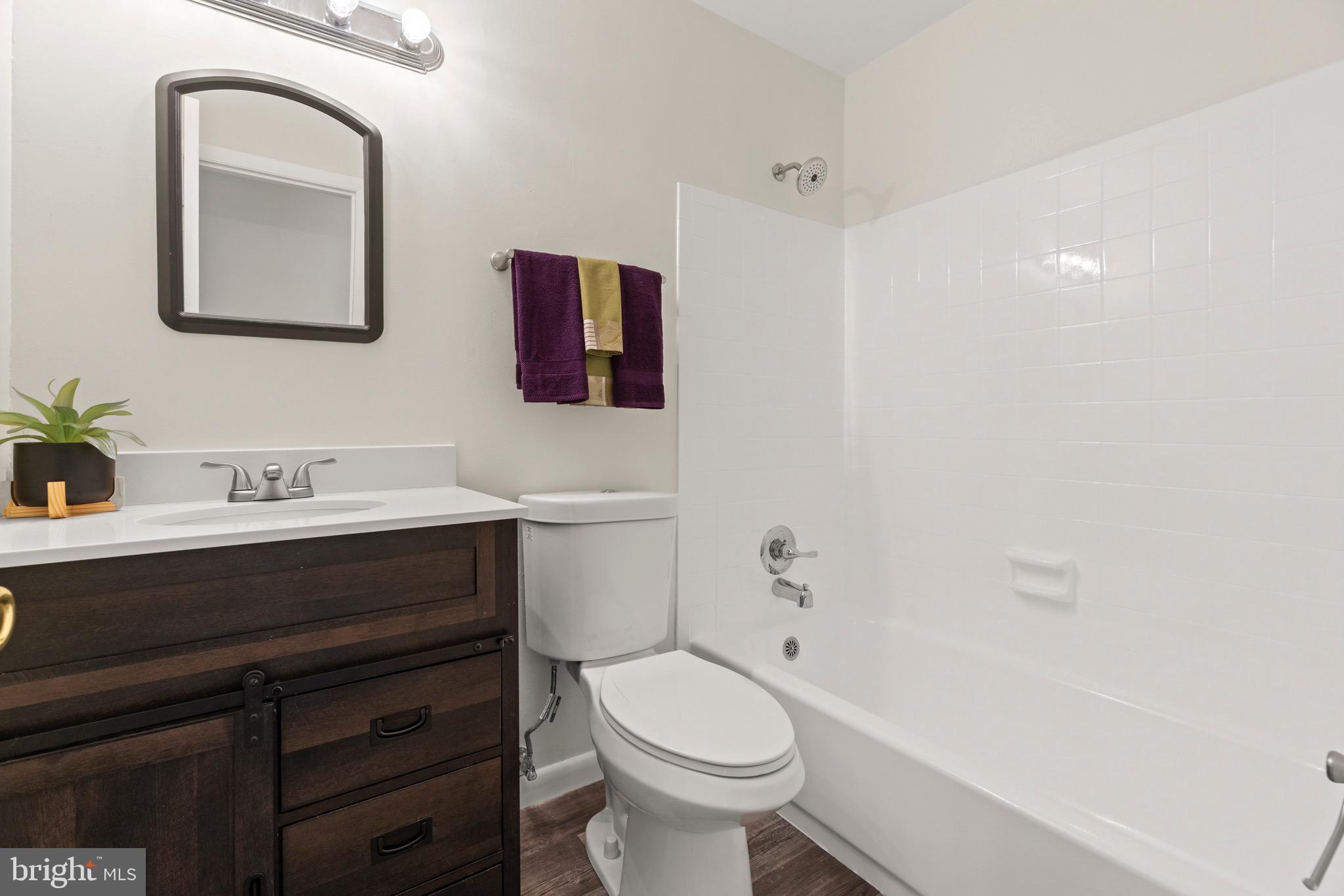 13819 Delaney Road Woodbridge, VA 22193 - Photo 20 of 38 Upstairs Hall Bathroom