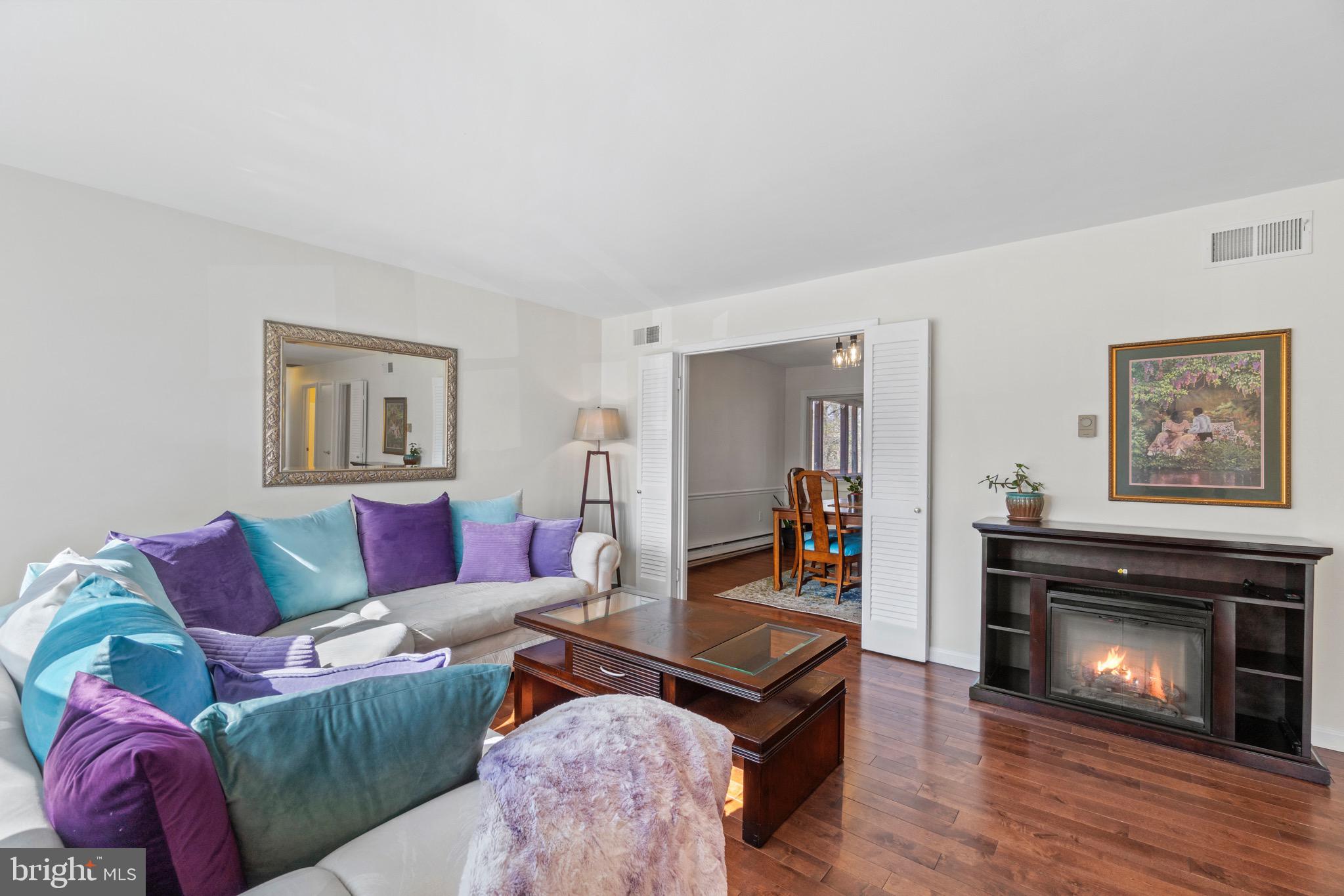13819 Delaney Road Woodbridge, VA 22193 - Photo 5 of 38 Living Room