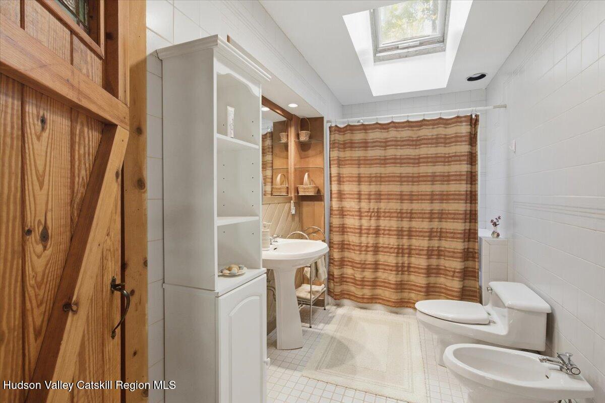 199 Paddock Road Cairo, NY 12413 - Photo 20 of 31 20-2nd Floor bathroom