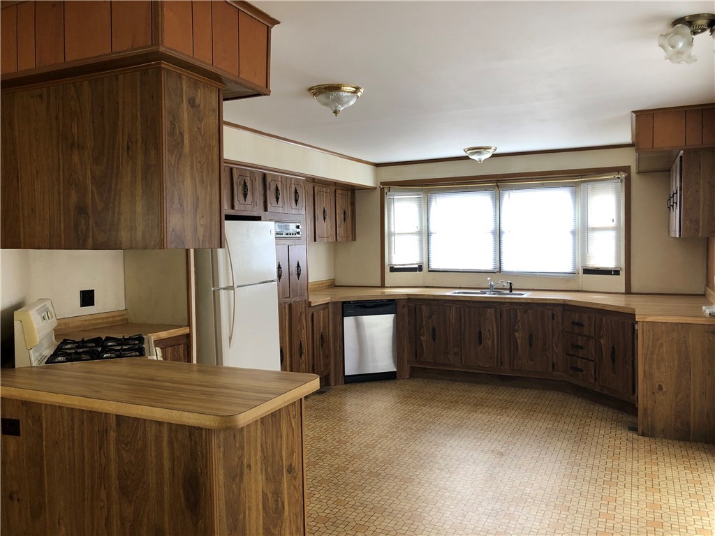 49 Airport Road Coventry, RI 02816 - Photo 4 of 12 Gallery Image 4
