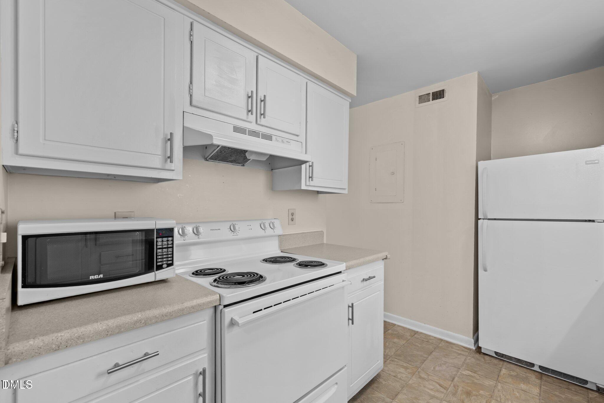667 Pine Ridge Place Raleigh, NC 27609 - Photo 5 of 17 667.6