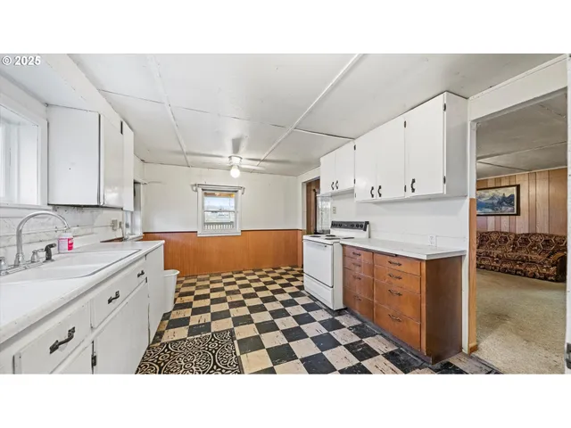 $350,000 | 85576 Highway 11, Milton Freewater, OR 97862