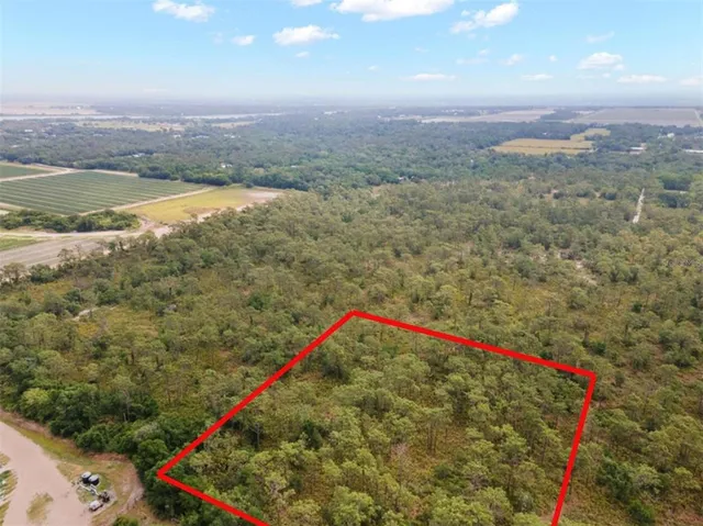 a view of a tennis court