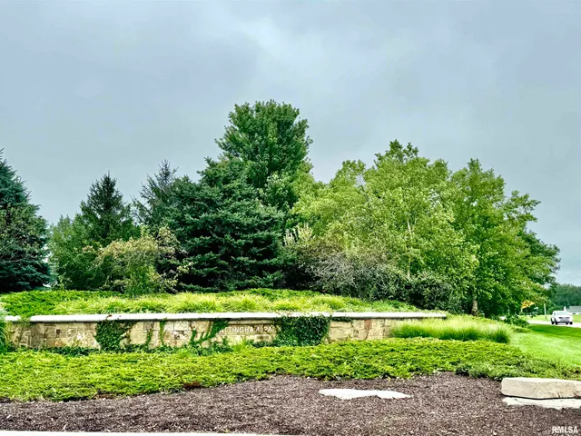 $104,900 | 3205 West Pilgrims Way, Peoria, IL 61615