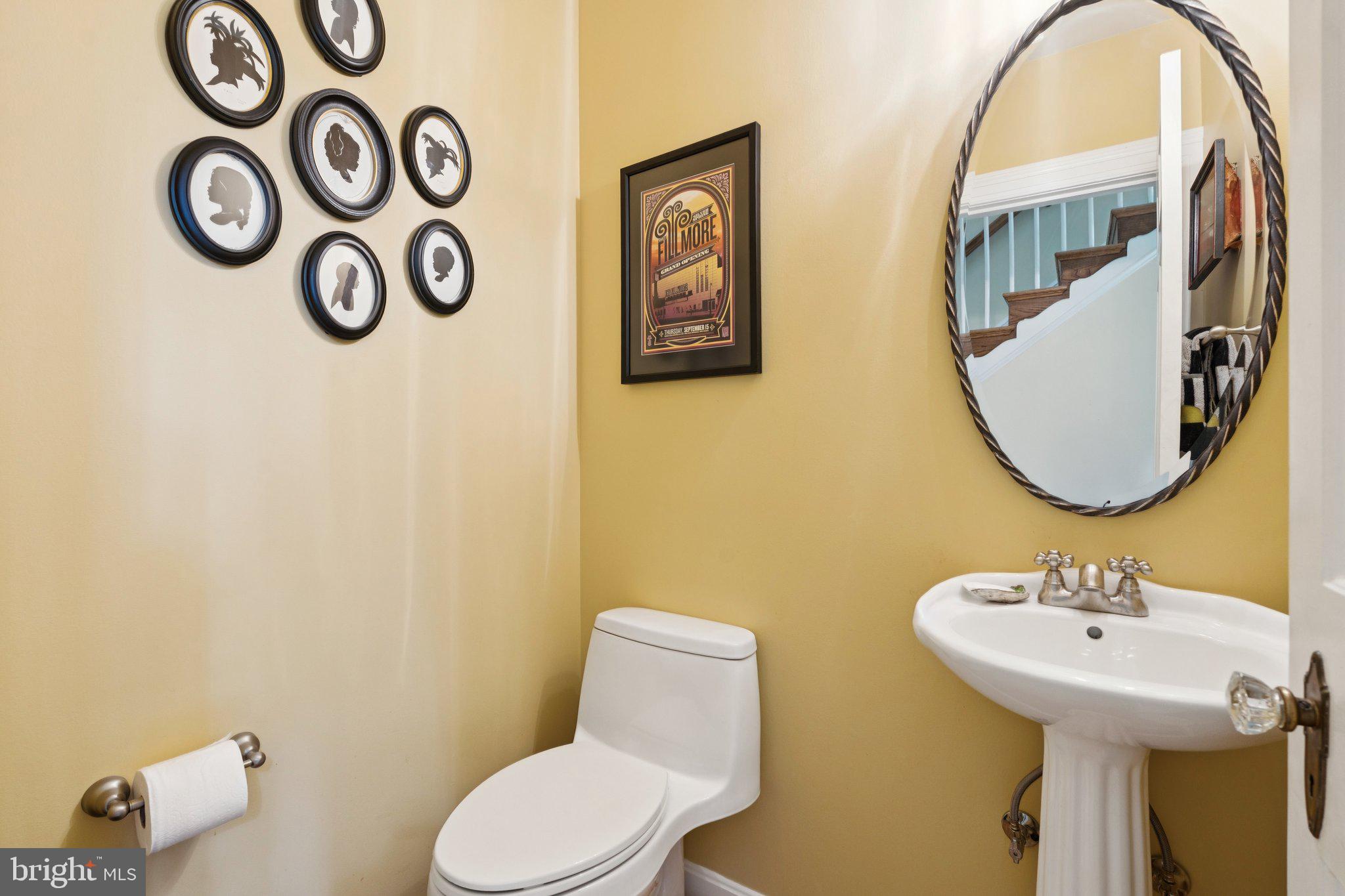 3666 Military Road Arlington, VA 22207 - Photo 12 of 69 a bathroom with a toilet sink and mirror