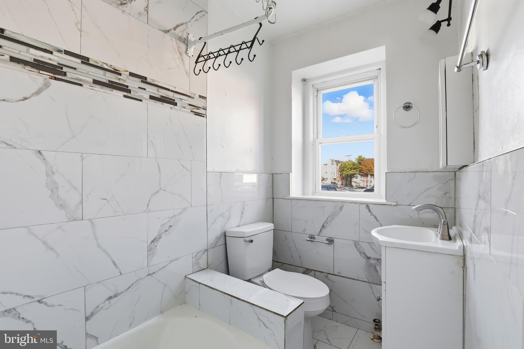 831 North 10th Street Reading, PA 19604 - Photo 18 of 33 a bathroom with a toilet sink and mirror