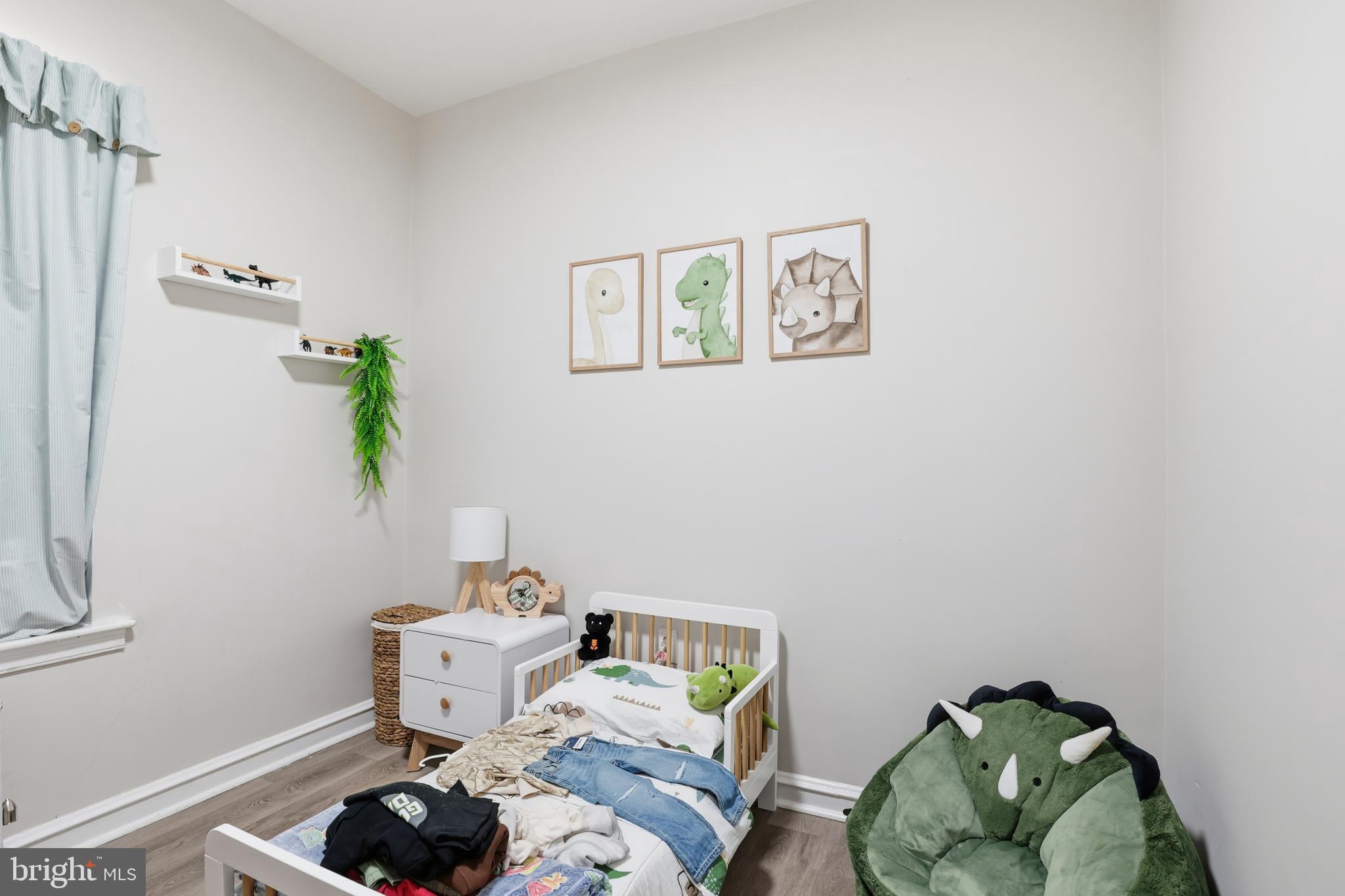 831 North 10th Street Reading, PA 19604 - Photo 27 of 33 a living room with furniture and a potted plant