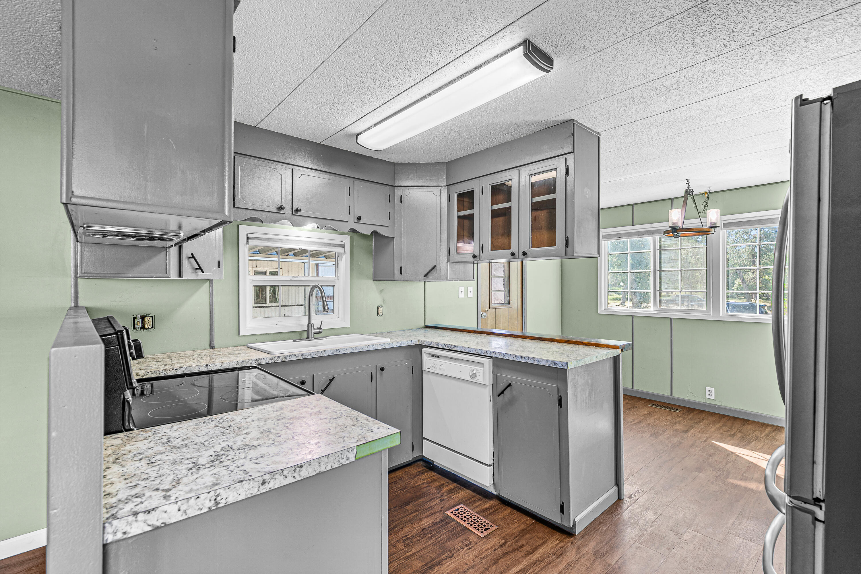11427 Blackwell Road, Unit 25 Central Point, OR 97502 - Photo 8 of 24 9R9A3276