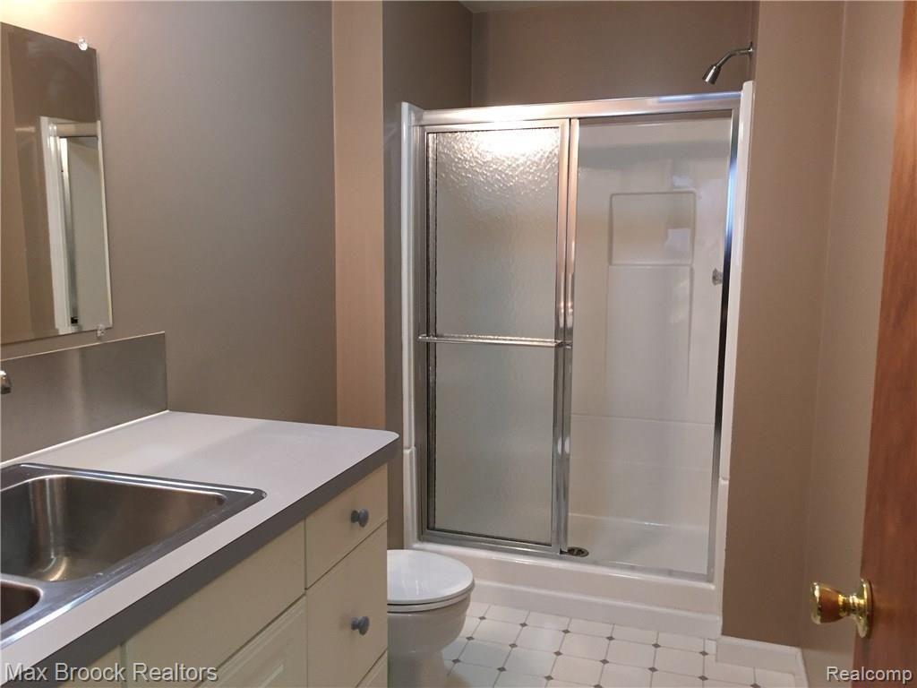 21990 River Ridge Trail, Unit 70 Farmington, MI 48335 - Photo 26 of 27 Full Bath in Lower Level